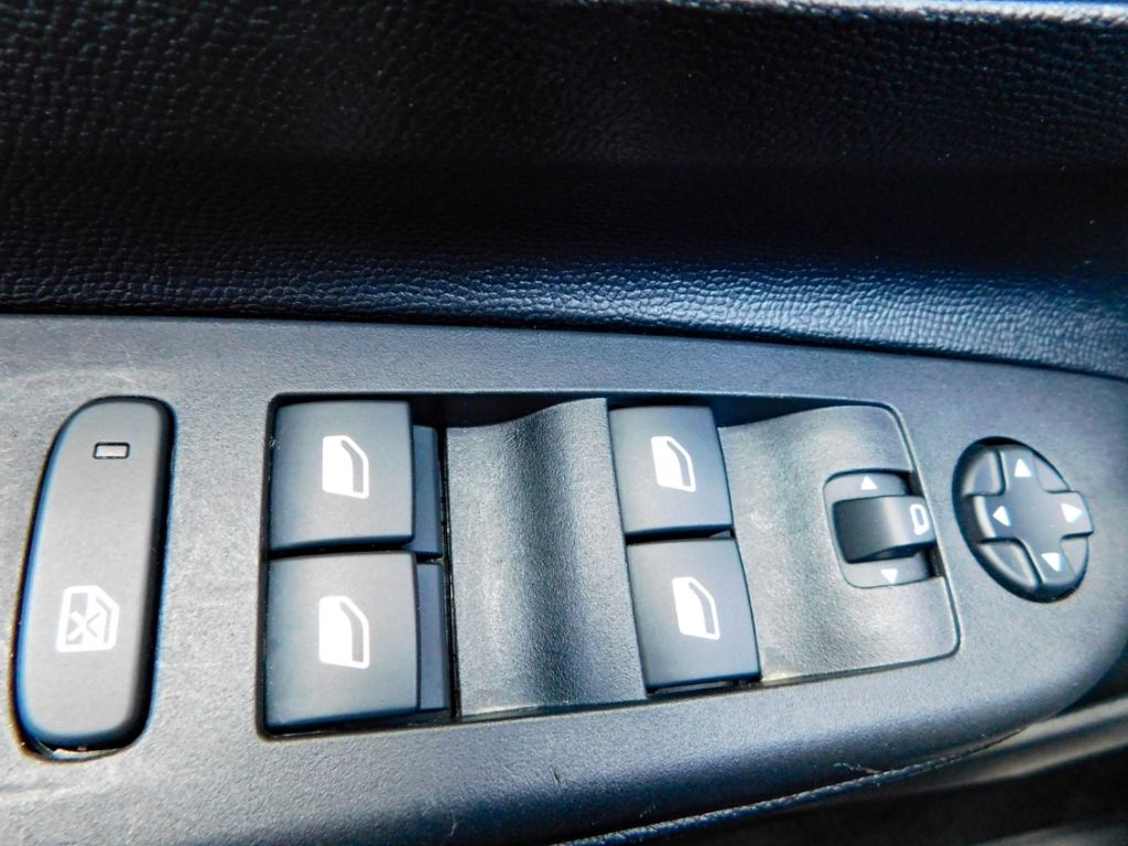 Fahrzeugabbildung Opel Corsa F Edition Lenkrad-HZG Rückfahrkamera
