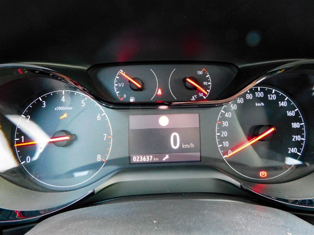 Fahrzeugabbildung Opel Corsa F Edition Lenkrad-HZG Rückfahrkamera