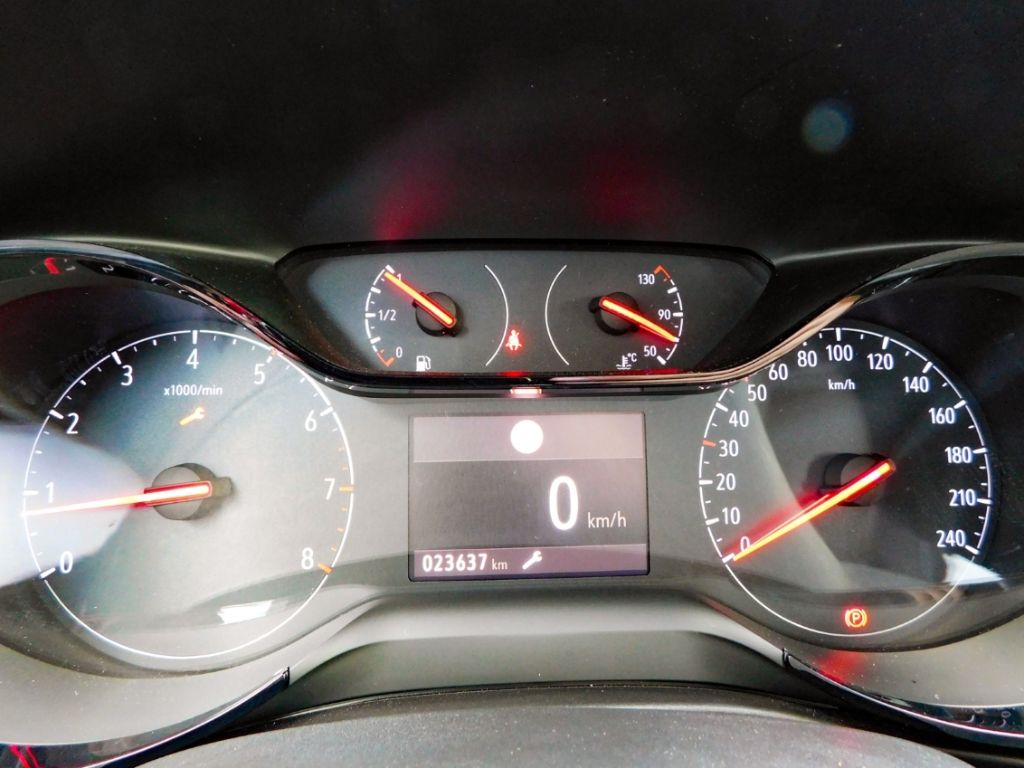 Fahrzeugabbildung Opel Corsa F Edition Lenkrad-HZG Rückfahrkamera