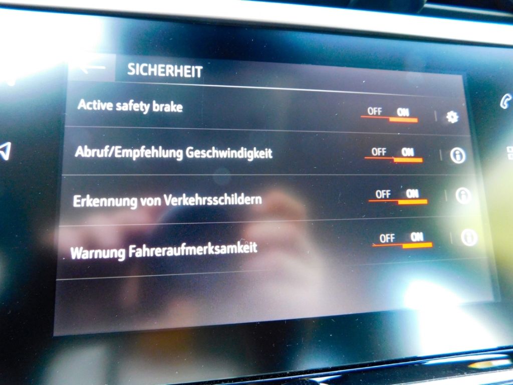Fahrzeugabbildung Opel Corsa F Edition Lenkrad-HZG Rückfahrkamera