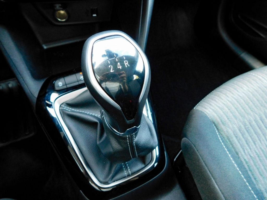 Fahrzeugabbildung Opel Corsa F Edition Lenkrad-HZG Rückfahrkamera